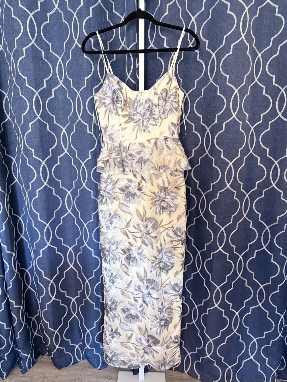Dress the Population Akiah Embroidered Gown Sz S *Sample* D19